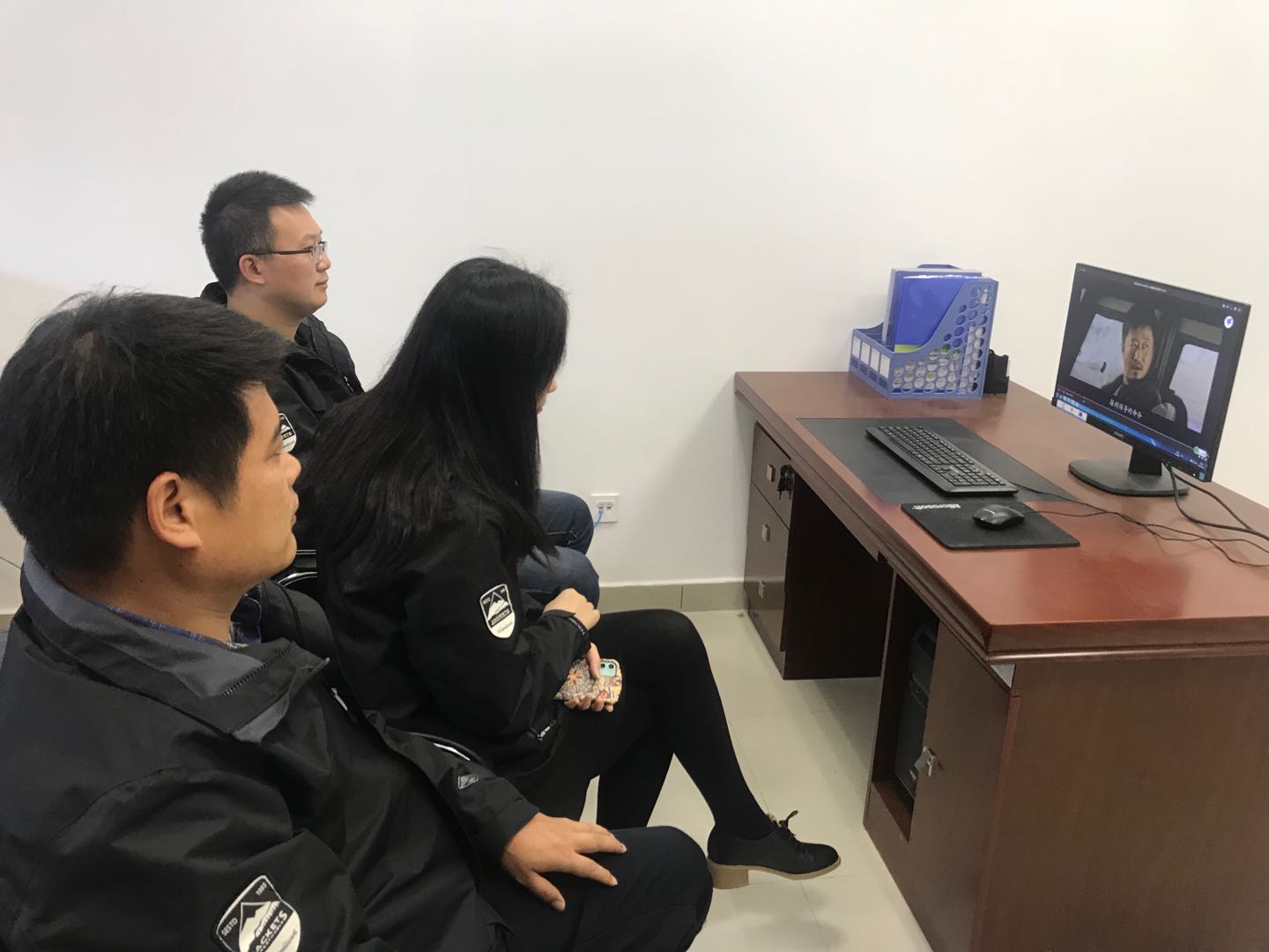 星空体育(中国)官方网站组织员工观看电影《攀登者》