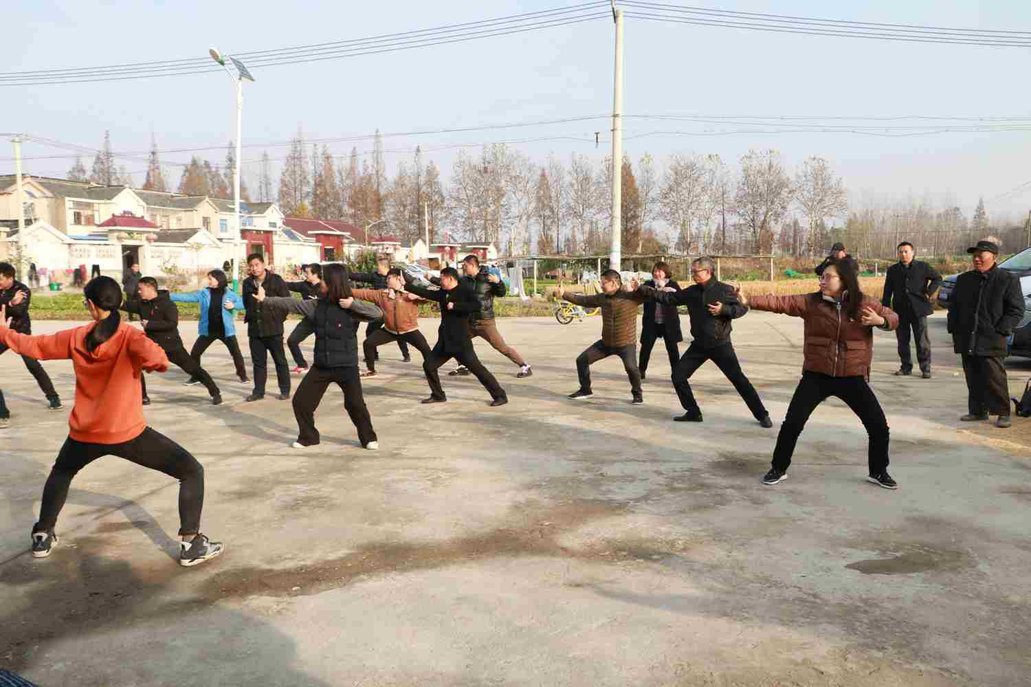 星空体育(中国)官方网站党支部开展“全民健身送进村，共建共享共和谐”活动