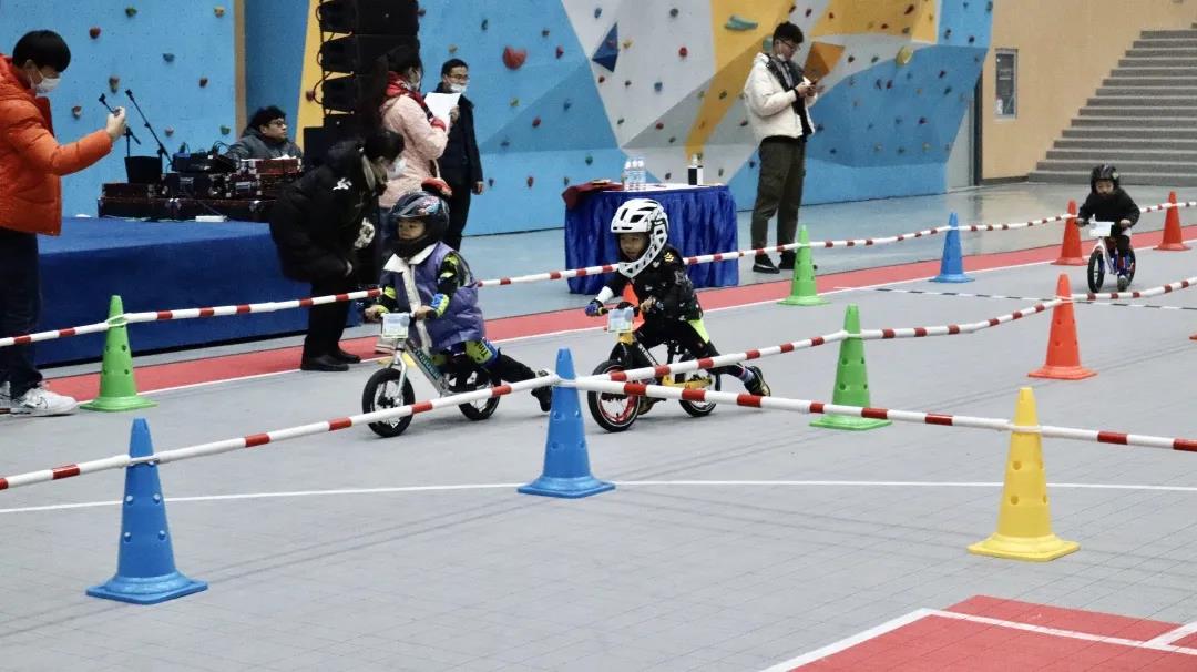 “魅力江苏”儿童滑步车俱乐部联赛在扬州南部体育公园启动
