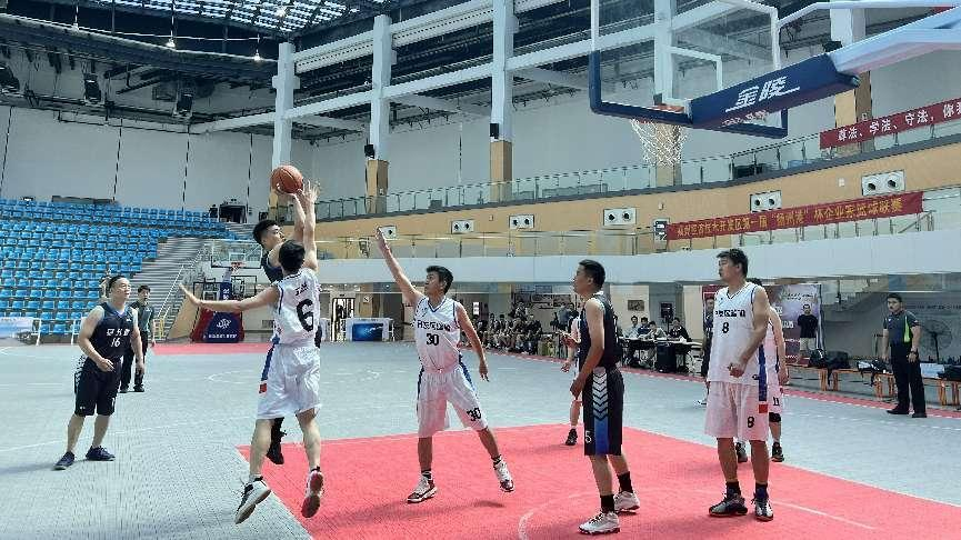 扬州经济技术开发区第一届“扬州港杯”企业家篮球联赛在扬州南部体育公园顺利闭幕